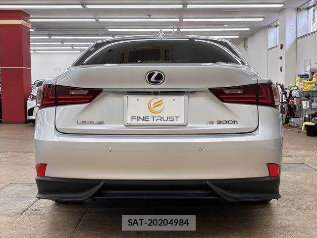 Lexus IS 2015-08 8336548-17