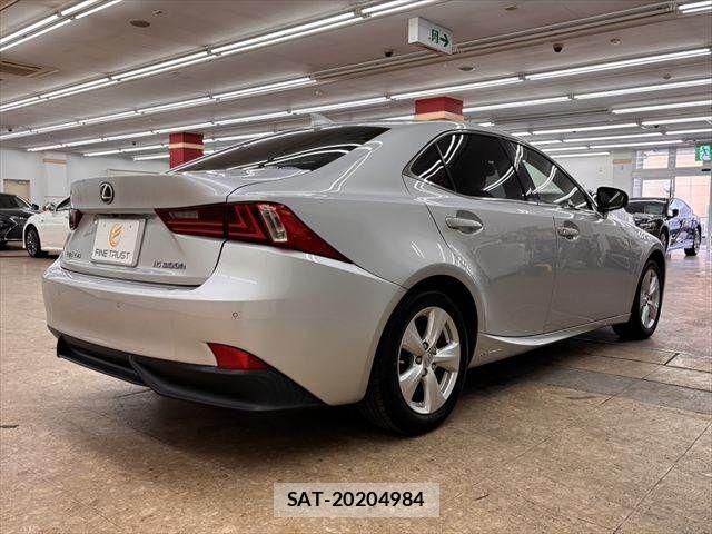 Lexus IS 2015-08 8336548-18