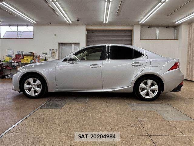 Lexus IS 2015-08 8336548-20