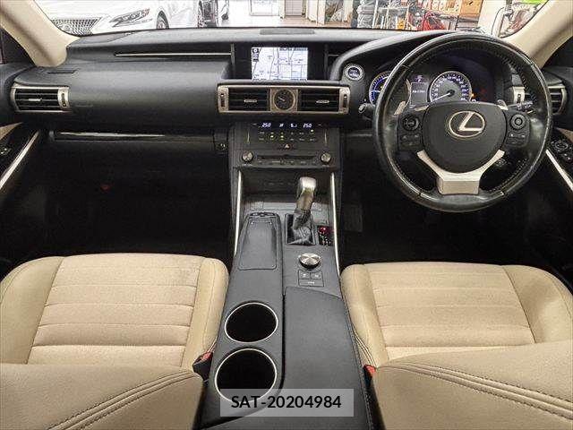 Lexus IS 2015-08 8336548-2