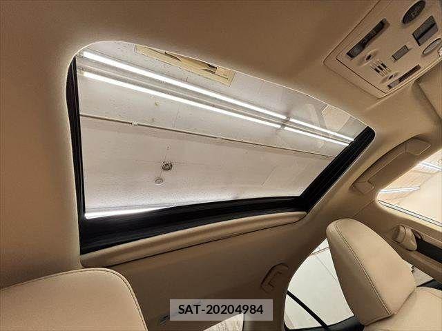Lexus IS 2015-08 8336548-3