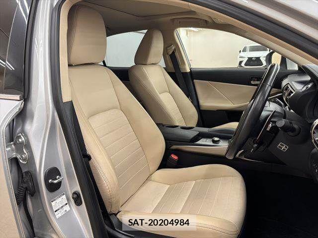 Lexus IS 2015-08 8336548-7