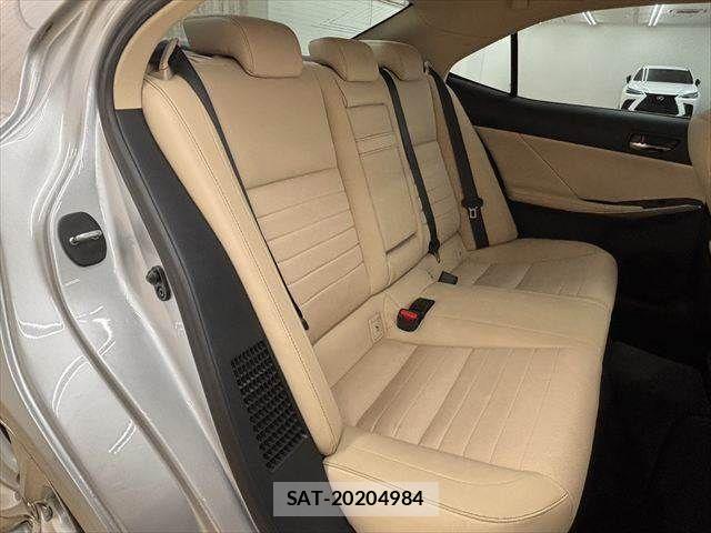 Lexus IS 2015-08 8336548-8