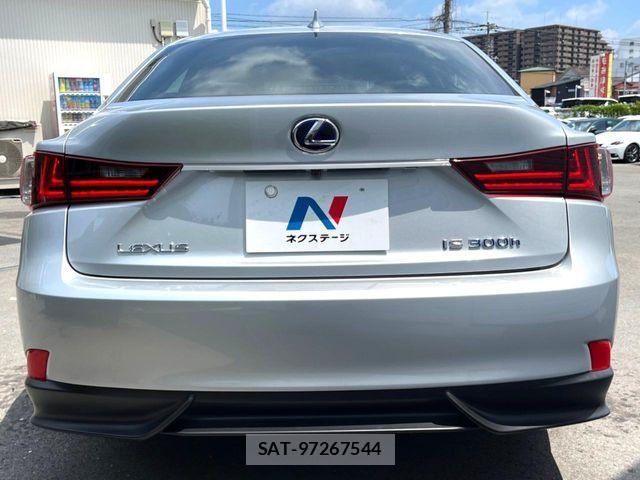 Lexus IS 2016-03 8336545-12