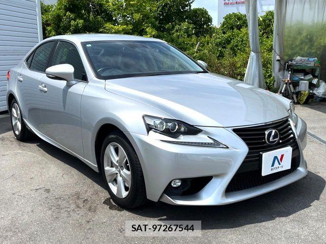 Lexus IS 2016-03 8336545-15