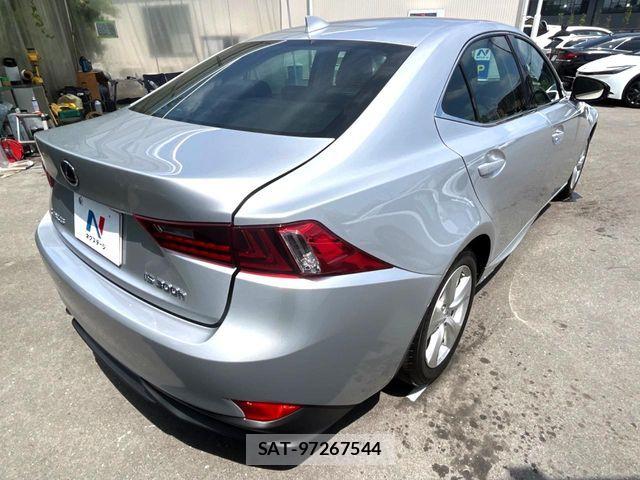 Lexus IS 2016-03 8336545-16