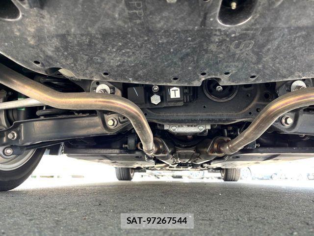 Lexus IS 2016-03 8336545-18