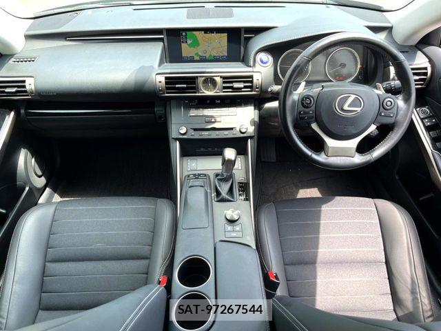 Lexus IS 2016-03 8336545-1