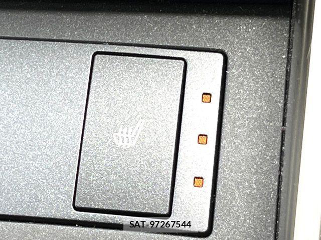 Lexus IS 2016-03 8336545-5