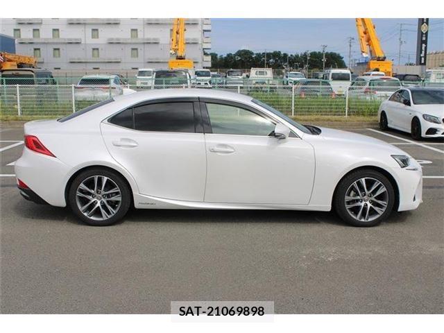 Lexus IS 2016-11 8336543-9