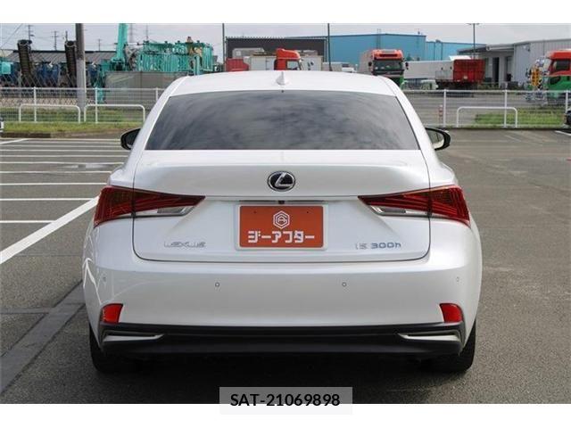 Lexus IS 2016-11 8336543-11