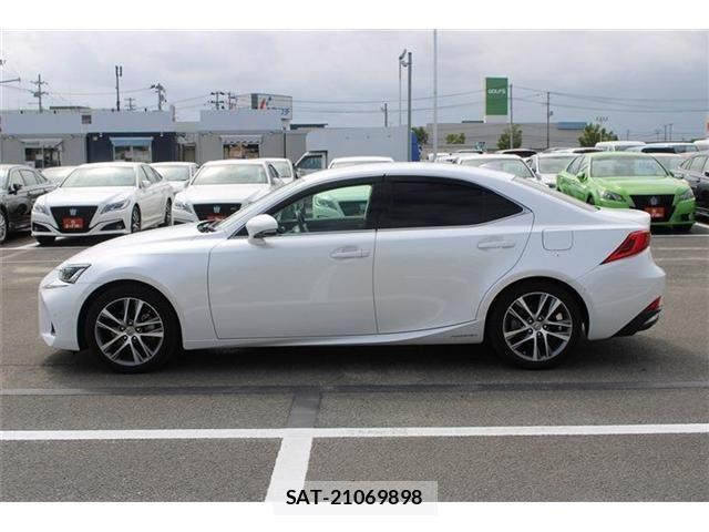 Lexus IS 2016-11 8336543-13