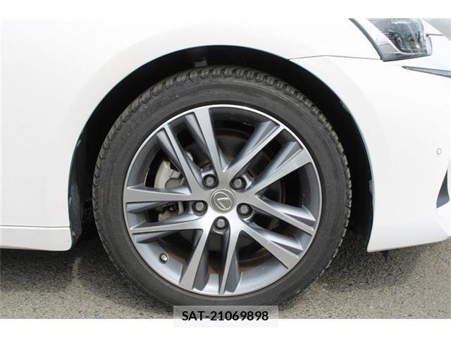Lexus IS 2016-11 8336543-17