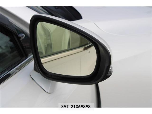 Lexus IS 2016-11 8336543-24