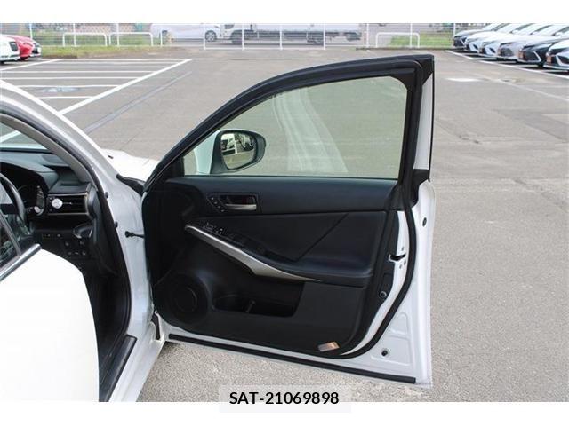 Lexus IS 2016-11 8336543-27