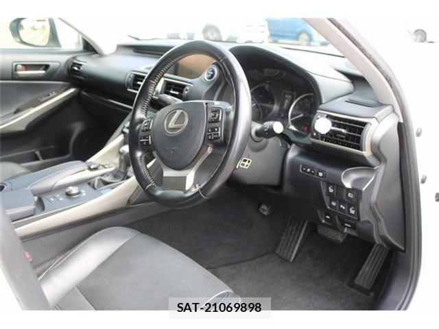 Lexus IS 2016-11 8336543-29