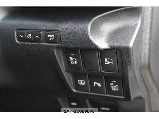 Lexus IS 2016-11 8336543-4