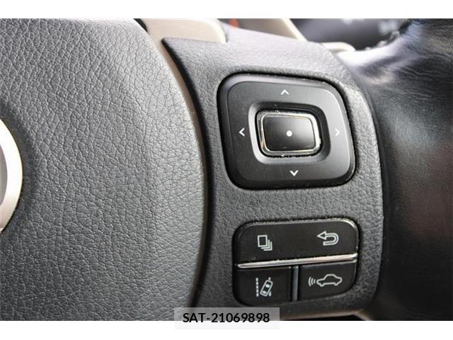 Lexus IS 2016-11 8336543-6