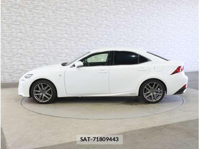 Lexus IS 2016-09 8336544-11