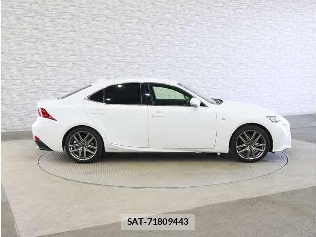 Lexus IS 2016-09 8336544-12