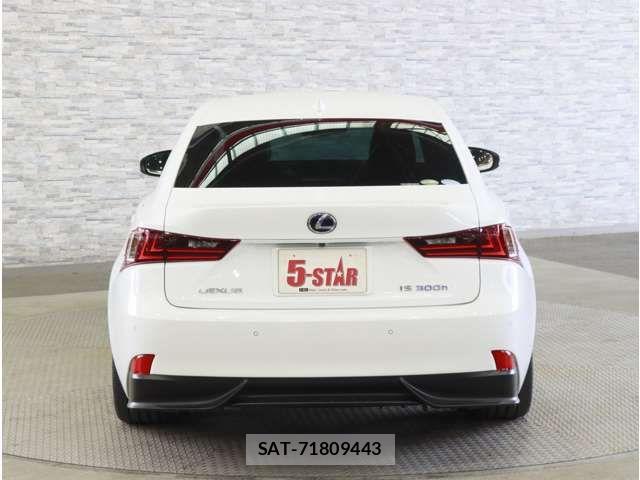 Lexus IS 2016-09 8336544-13