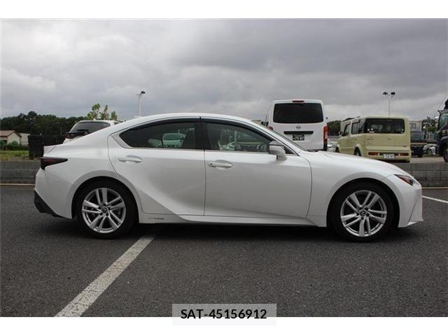 Lexus IS 2021-06 8336539-16