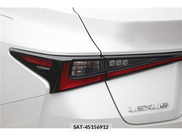 Lexus IS 2021-06 8336539-27