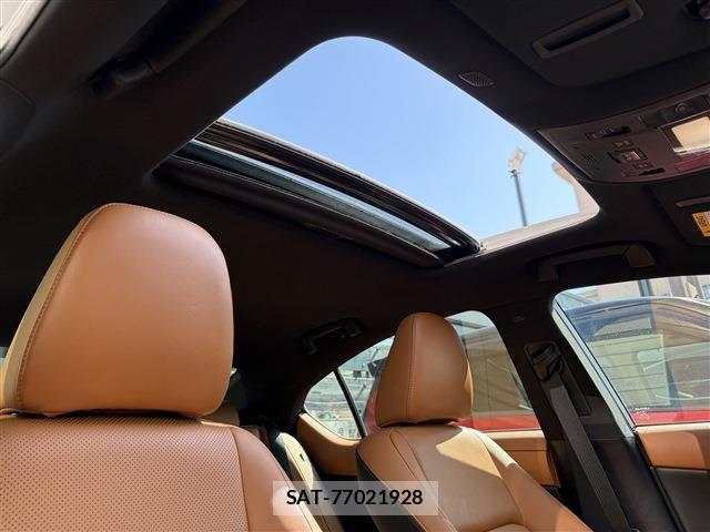 Lexus IS 2023-08 8354842-12