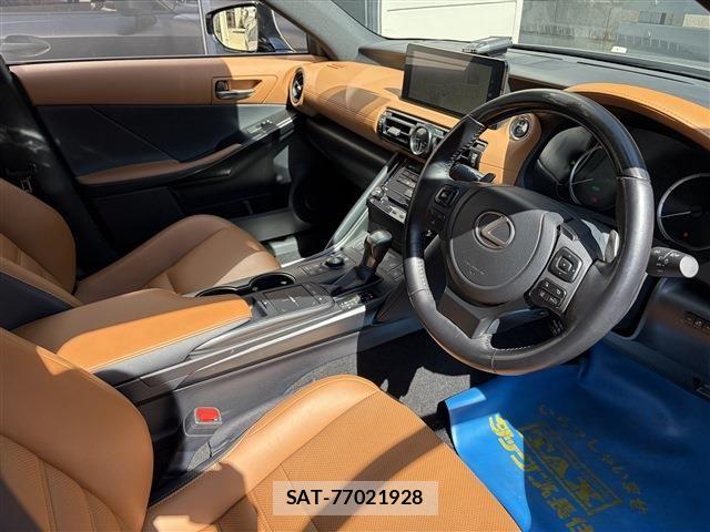 Lexus IS 2023-08 8354842-14