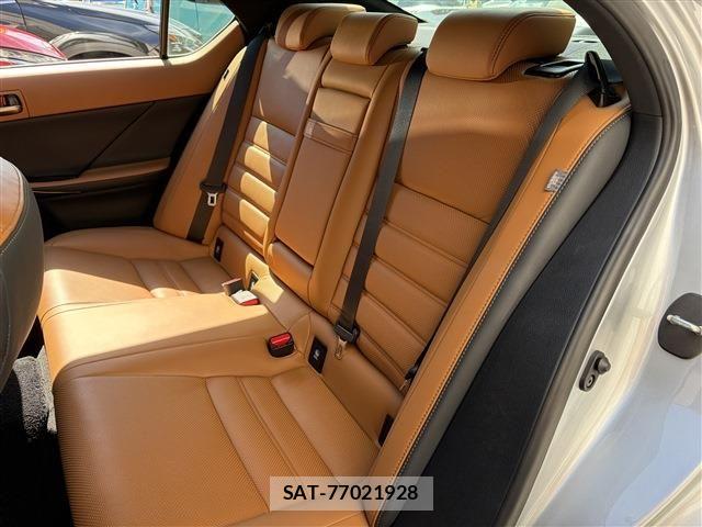 Lexus IS 2023-08 8354842-19