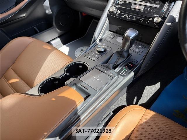 Lexus IS 2023-08 8354842-25
