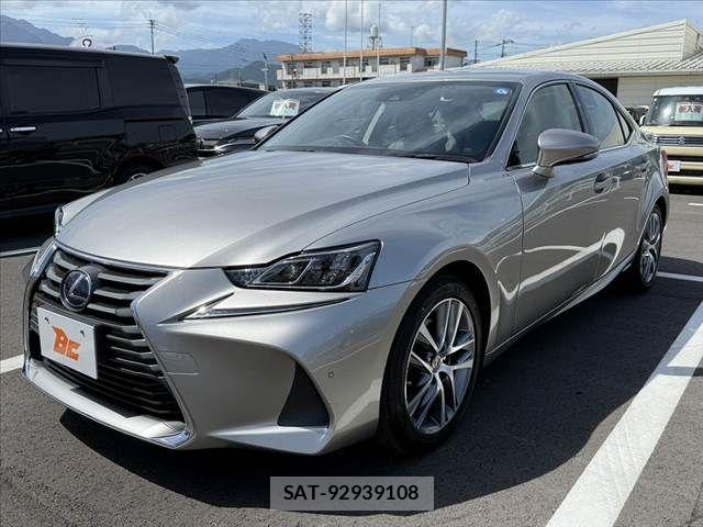 Lexus IS 2018-04 8366716-9