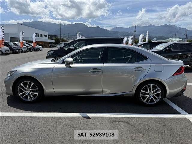 Lexus IS 2018-04 8366716-11