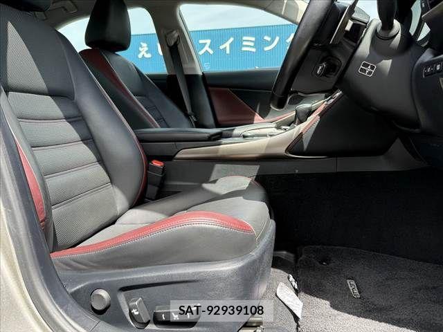 Lexus IS 2018-04 8366716-15
