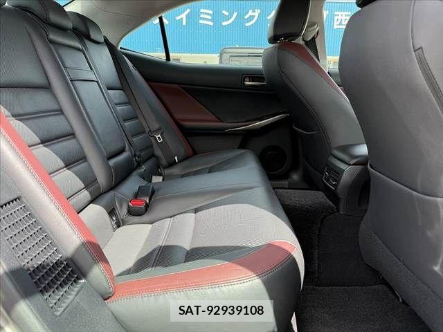 Lexus IS 2018-04 8366716-18