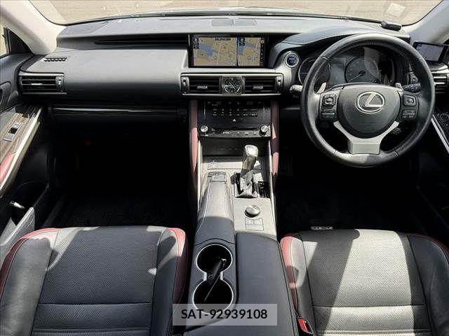Lexus IS 2018-04 8366716-1