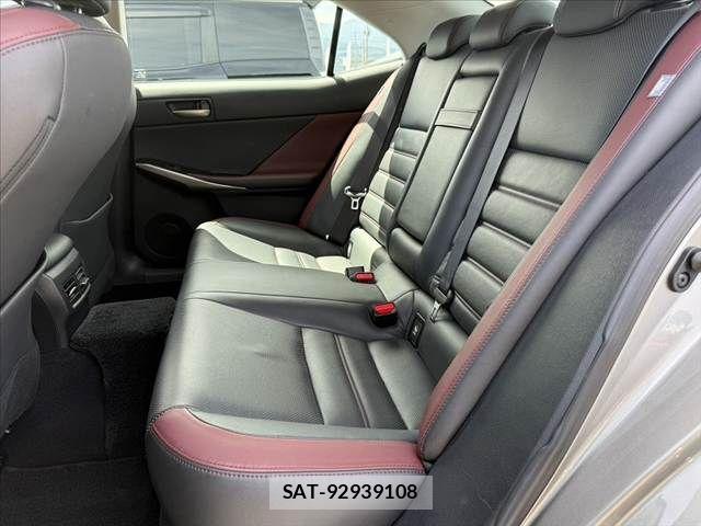 Lexus IS 2018-04 8366716-19