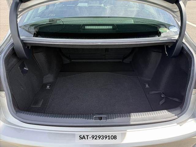 Lexus IS 2018-04 8366716-20