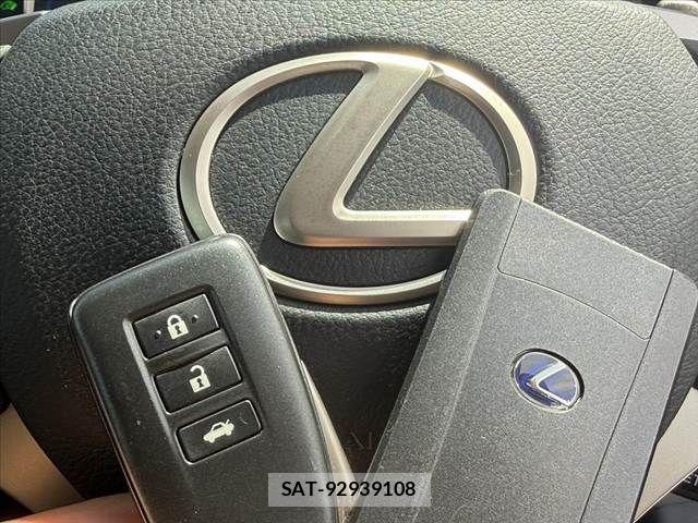 Lexus IS 2018-04 8366716-21