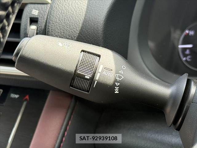 Lexus IS 2018-04 8366716-22