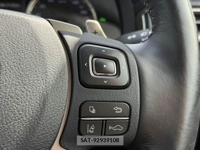 Lexus IS 2018-04 8366716-25