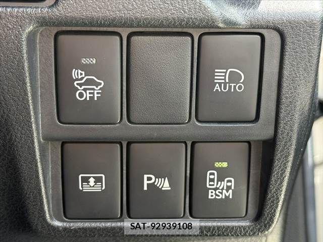 Lexus IS 2018-04 8366716-3