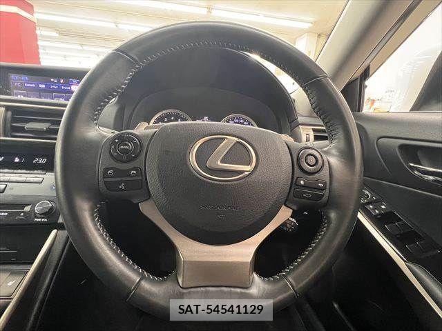 Lexus IS 2013-09 8366721-9