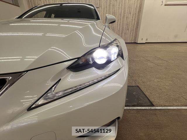 Lexus IS 2013-09 8366721-10