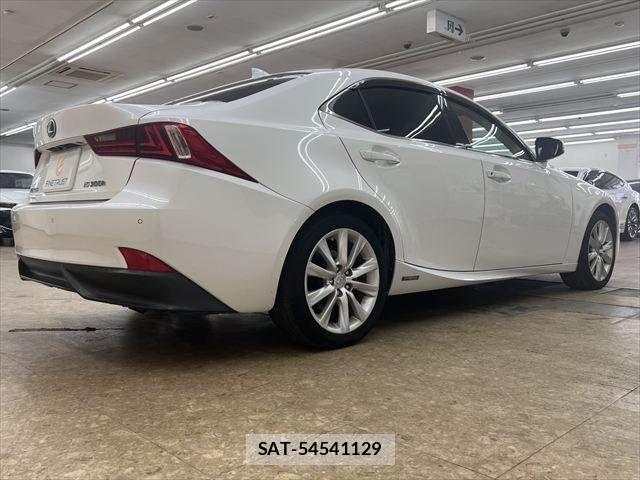 Lexus IS 2013-09 8366721-17
