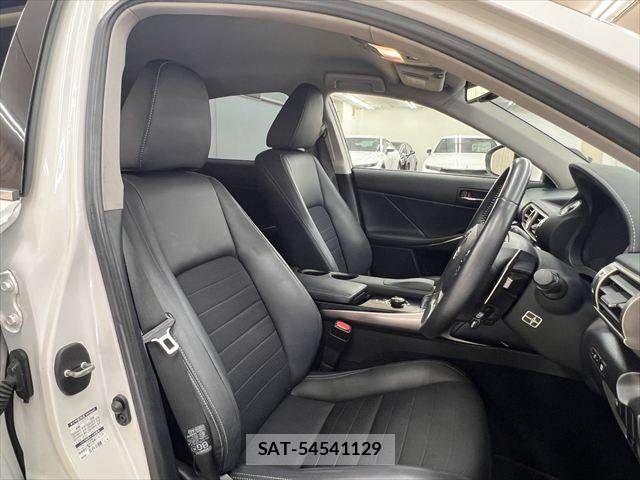 Lexus IS 2013-09 8366721-6