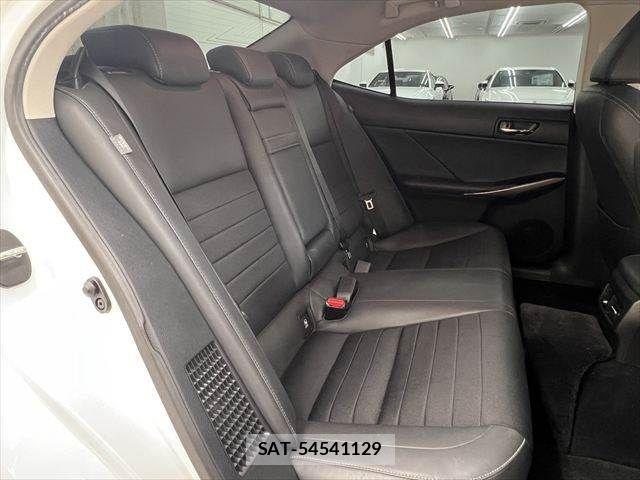 Lexus IS 2013-09 8366721-7