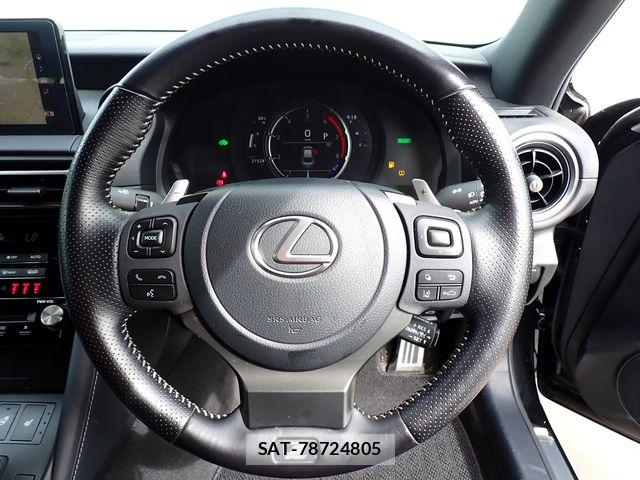 Lexus IS 2021-12 8366717-11