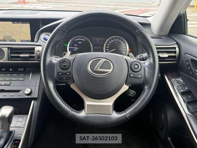 Lexus IS 2016-01 8366718-12