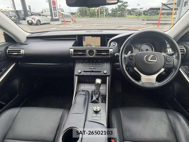 Lexus IS 2016-01 8366718-13